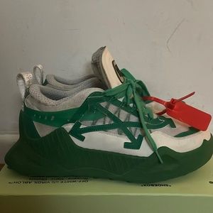 There a little used but easy to clean . They are really rare and hard to find